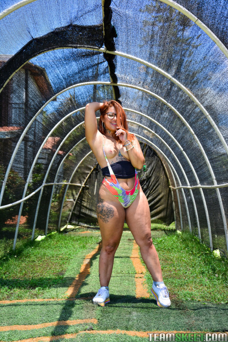 Mis Monroy loves anal sex after teasing with her bubble butt outdoors