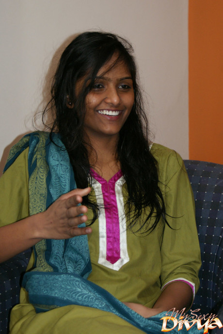 Indian divya slips off her shalwar suit to pose nude for the first time