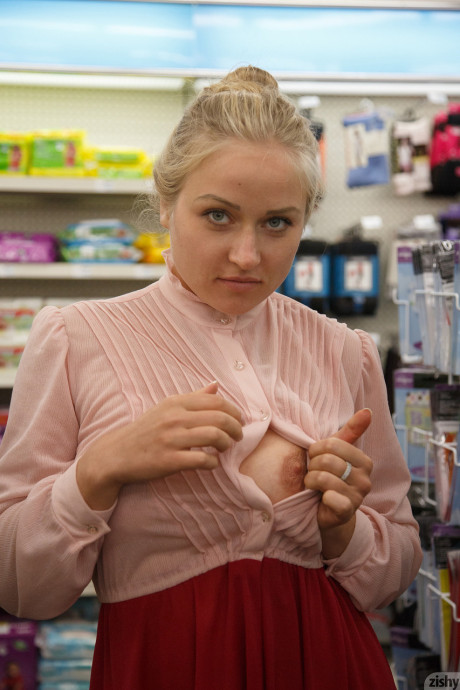 Yellow-haired skank girlfriend woman Ira Greene lifts up her skirt in parking lot and inside the store