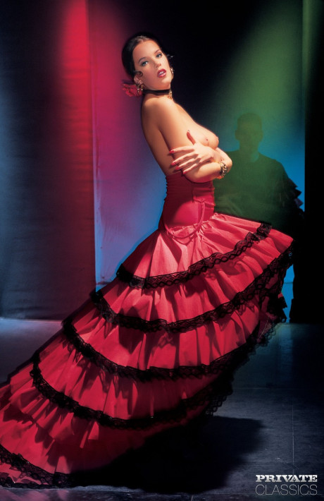 Dark-haired sweetie Carmen does a double penetration in a ebony choker