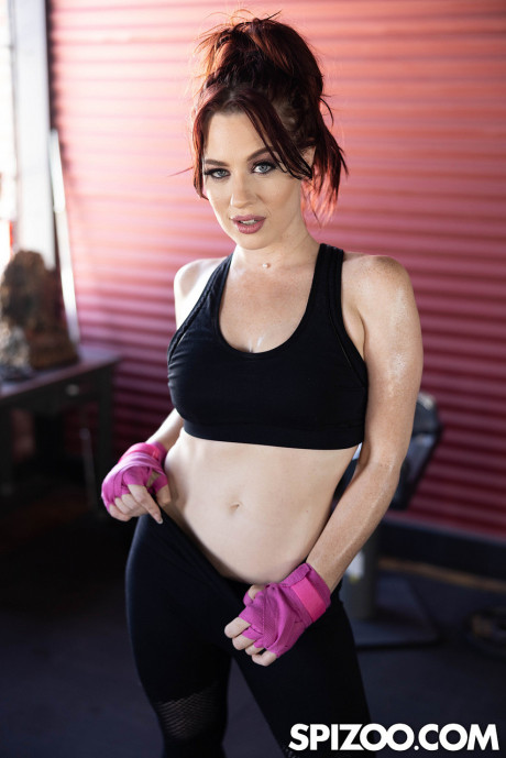 Athletic bitch woman Jessica Ryan sports a creampie after a workout and a fuck