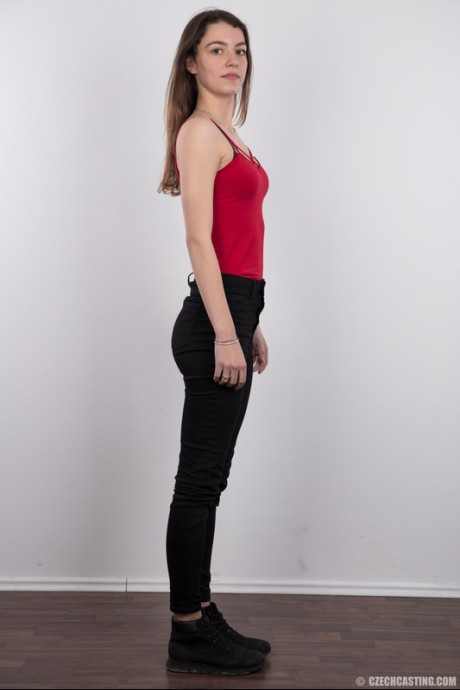 Great looking young Pandora strips her clothes off and smiles at the casting