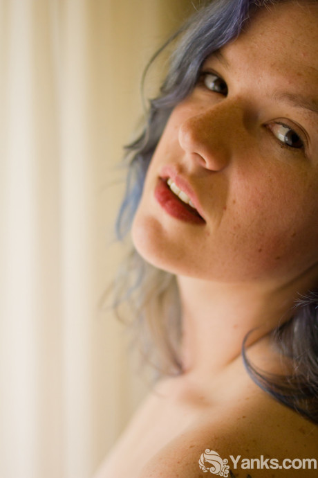 Tattooed bitch GF lady with dyed hair gets completely undressed for the first time