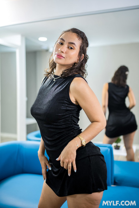 Curvy bombshell Danilisboa licks and fucks a humongous schlong doggystyle