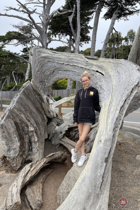 Fine nerdy blondie teen Riley Star shows her behind and tasty cunt