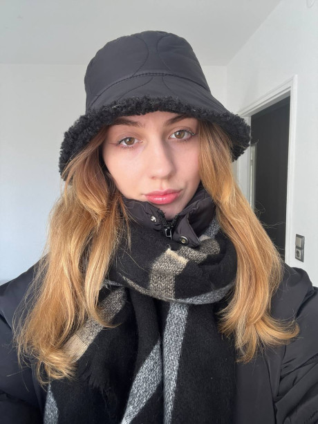 Chick girl woman next door type Emma Uzi takes nude selfies outdoors and indoors