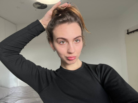Chick girl woman next door type Emma Uzi takes nude selfies outdoors and indoors