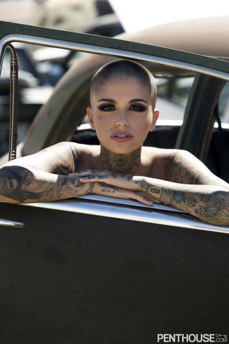 Bald inked babe Leigh Raven flaunts her small boobies and poses naked outdoors