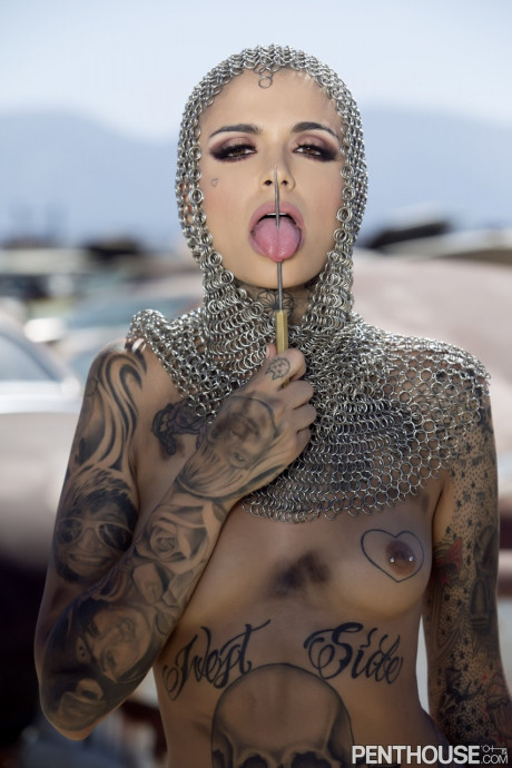 Bald inked babe Leigh Raven flaunts her small boobies and poses naked outdoors
