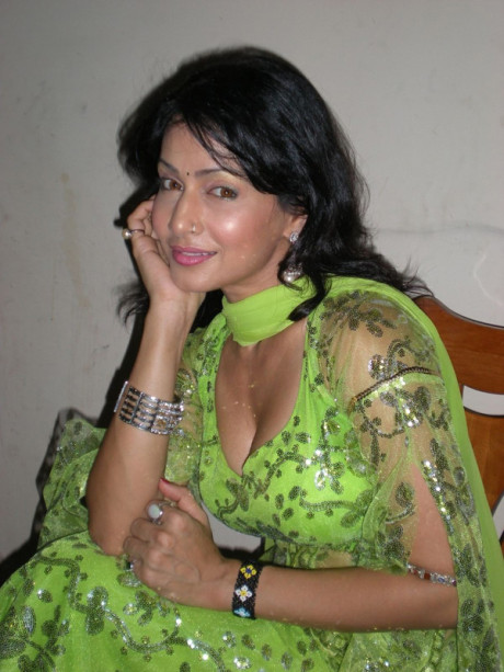 Indian female is caught in her lingerie while trying on different outfits