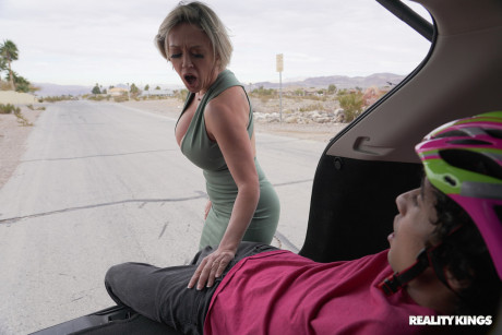 MILF with large boobs Dee Williams gives a blowjob before riding a man face and rod