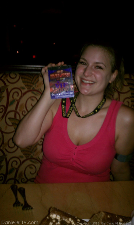 Blondy amateur Danielle Ftv dons numerous outfits for non nude selfies