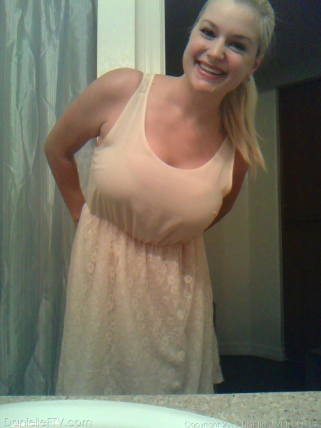 Blondy amateur Danielle Ftv dons numerous outfits for non nude selfies
