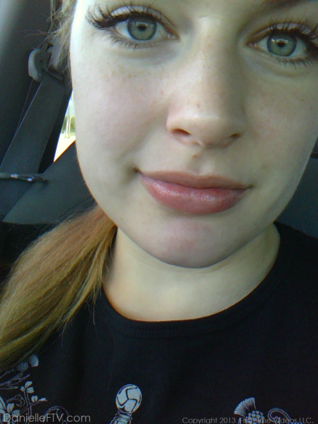 Blondy amateur Danielle Ftv dons numerous outfits for non nude selfies