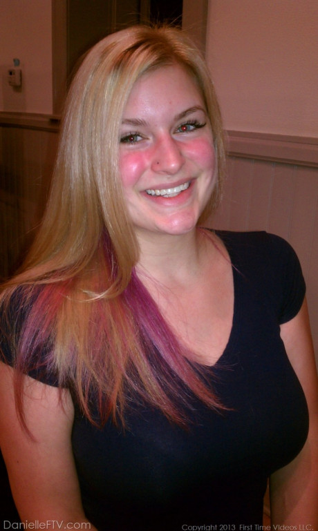 Blondy amateur Danielle Ftv dons numerous outfits for non nude selfies