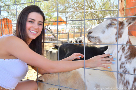Smiley amateur babe Kylie poses in her denim shorts & white shirt at the zoo