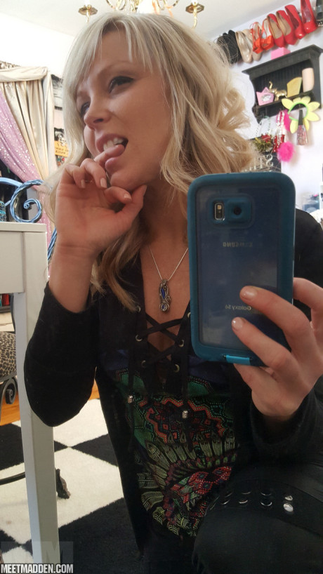 Sweet blondy amateur Meet Madden takes selfies while removing her clothes