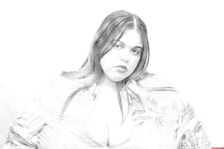SSBBW Golden Bombshell shows the crack of her ass during solo action