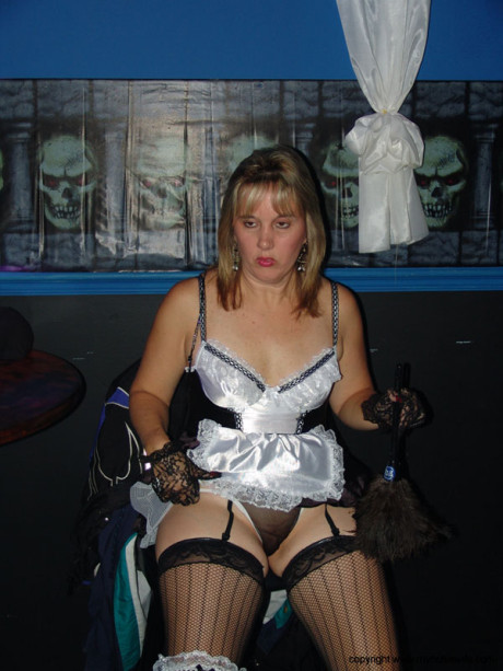 Cute cougar amateur Double Dee and hot strippers show their tits in a club