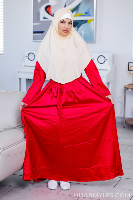 Arab mom Krystal Sparks gets her silky twat screwed hard by her stepson