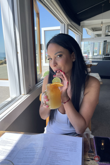 ATK Galleria Anissa Kate