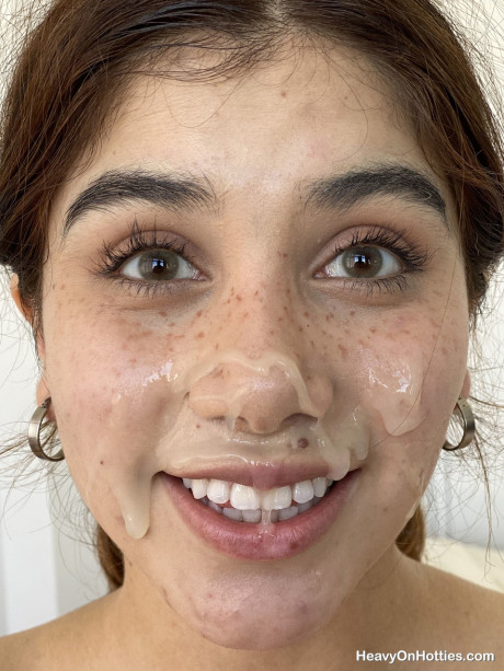 Fresh teenie amateur takes a cumshot on her freckled face during POV action