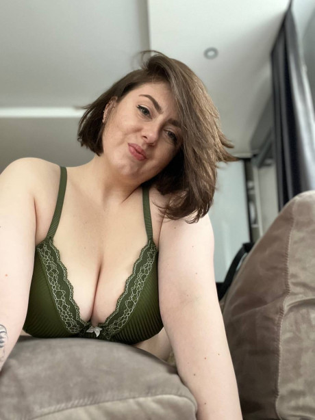 Chubby babe Kristi KKK flaunts her round thick butt and giant titties in a solo