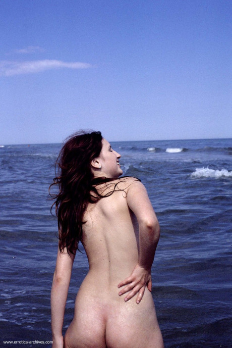 Sensational babe Lenka shows her amazing boobies while taking a bath in the sea