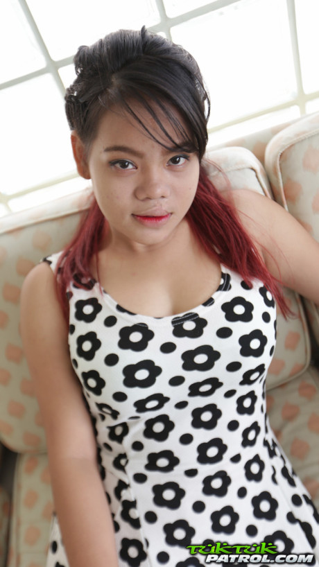 Amateur Thai slut girlfriend girl Wa exposes her mesmerizing breasts and gets rammed