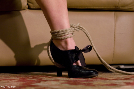 Submissive Minx Grrl gets her holes toyed to cumming while bound