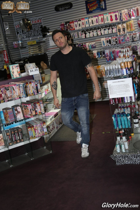 Curvy redhead MILF Lauren Phillips sucks a gigantic dark meat through a gloryhole