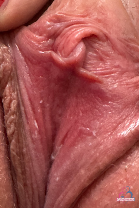 Fine GF Zoey Zimmer strips undressed and shows her shaved twat up close