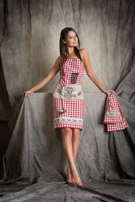 Petite young with a tight butt Lorena G spreads her legs after removing an apron