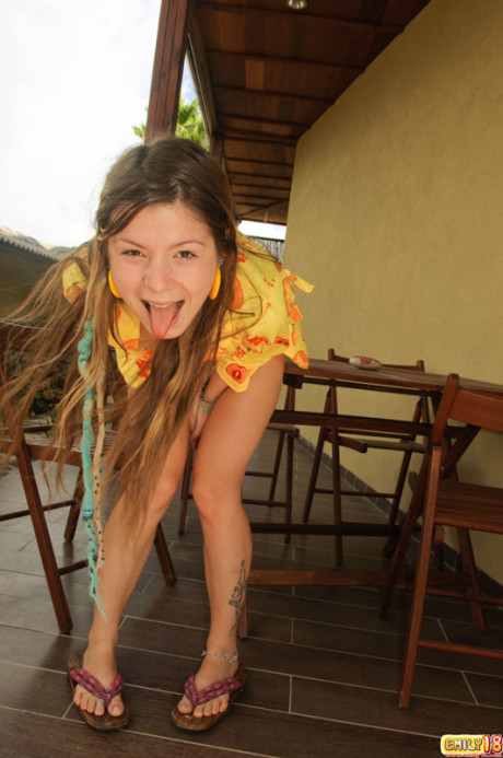 Fine young looses her tiny boobs and butt from pyjamas in flip-flops