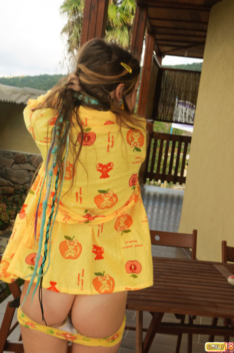 Fine young looses her tiny boobs and butt from pyjamas in flip-flops