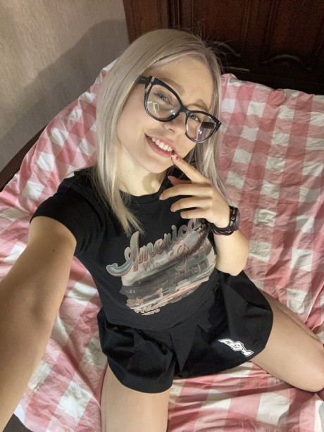 Blonde solo bitch gf broad Baby Candace shows her natural breasts and juicy ass in glasses