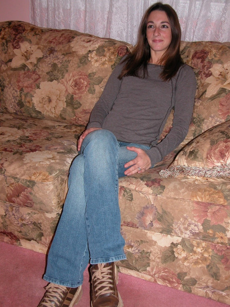 College sweetie Summer Tyme strips and poses naked at the casting