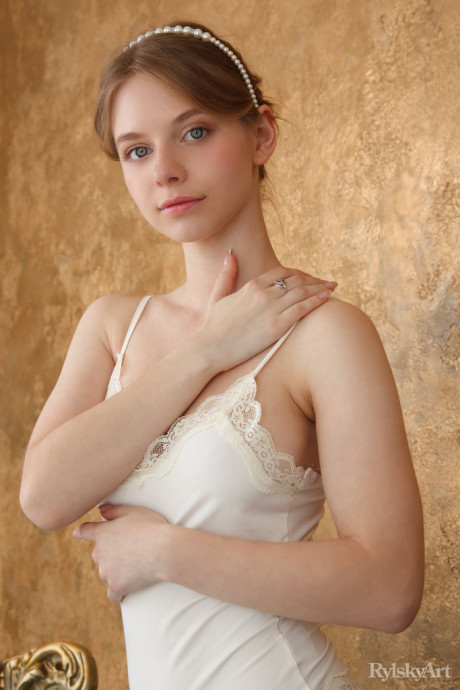 Fresh teenie hottie Siya uncovers her full breasts before showing her trimmed snatch