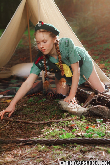 Redheaded bitch GF lady Scout Dolly Little gets naked outside her tent in beret