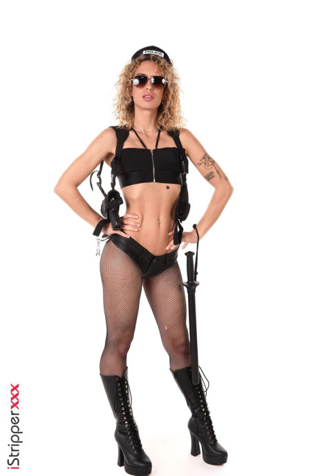 Thin blondie policewoman Mellany Glow impales her cunt on a billy club