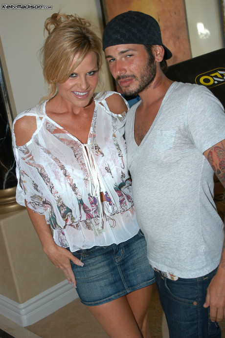 Kelly Madison and Kina Kai flash their boobs as thy check into a spa