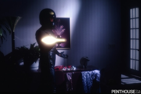 Brunette centerfold with a silky snatch Melissa Leigh getting cunnilingus