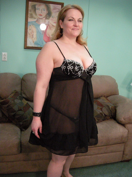 Amateur fatty Rebecca opens her legs chunky & fingers and toys her snatch