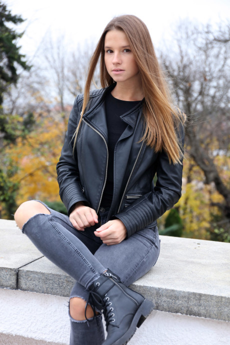 Watch 4 hottie Vanessa Mio