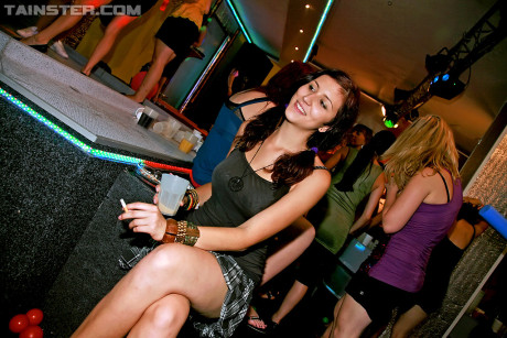 Foxy amateurs Gina Killmer & Leony Aprill are into drunk sex threesome in the club