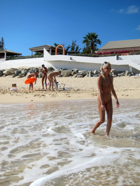 Blonde lesbian Bibi Noel & her slutty GFs fool around while undressed at the beach