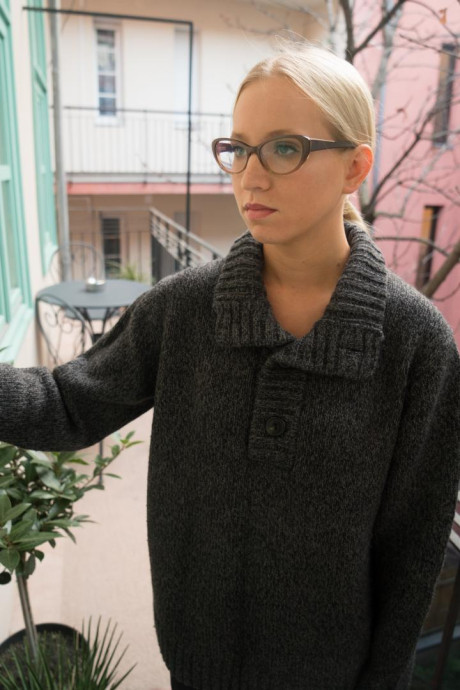 Pretty light-haired babes Sicilia and Kiara Lord got one penis for two