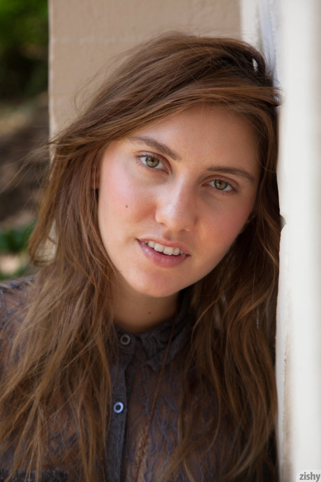 Leggy young Koya Ward flaunts hot butt while stretching outdoor in shiny tights