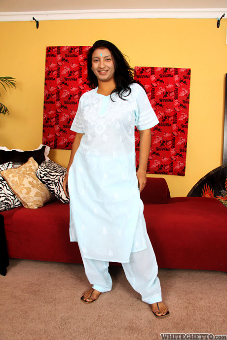 Chubby Indian broad Charumati A strips to her bra and undies in sandals