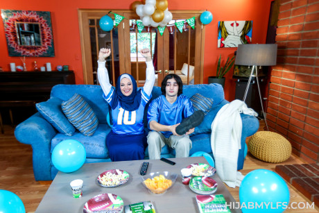 MYLF Elias Cash, Mona Azar